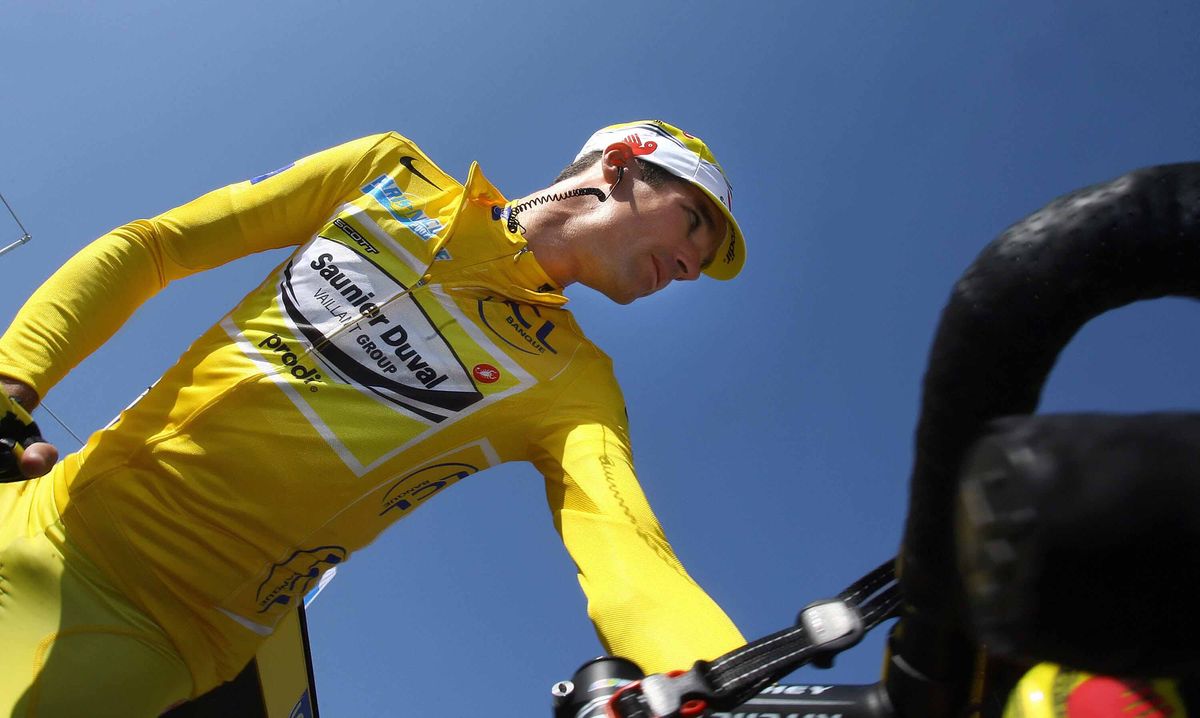 David Millar lines up as Paris-Nice leader in Vatan in 2007.