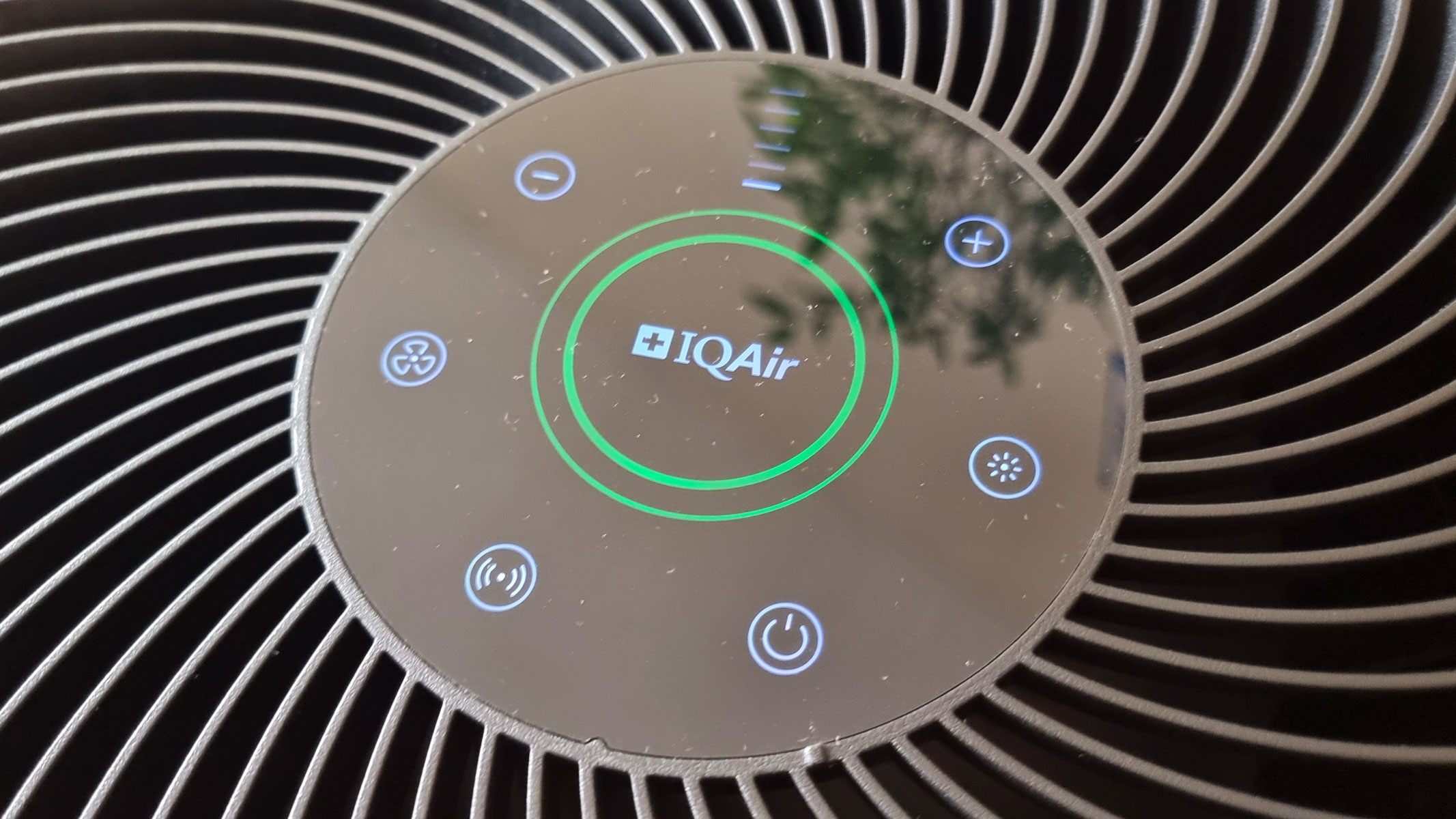 A close-up picture of the control panel in the IQAir Atem Earth air purifier