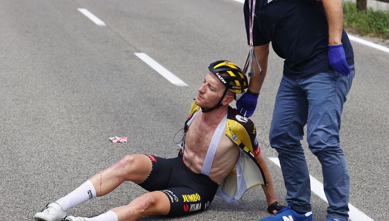 Jos van Emden following the stage 15 crash at the Giro d&#039;Italia