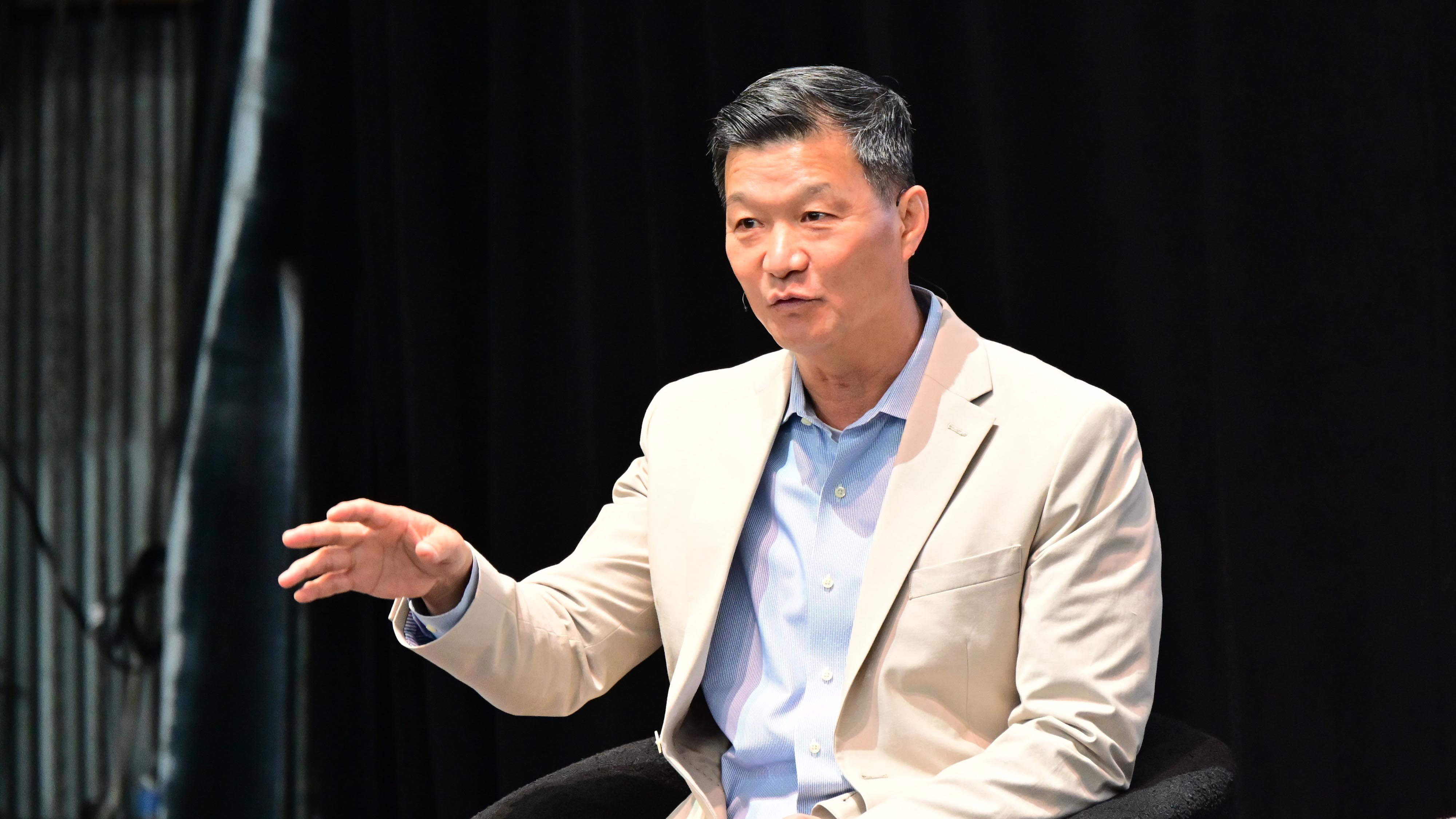 a photo of Dr Hon Pak from Samsung