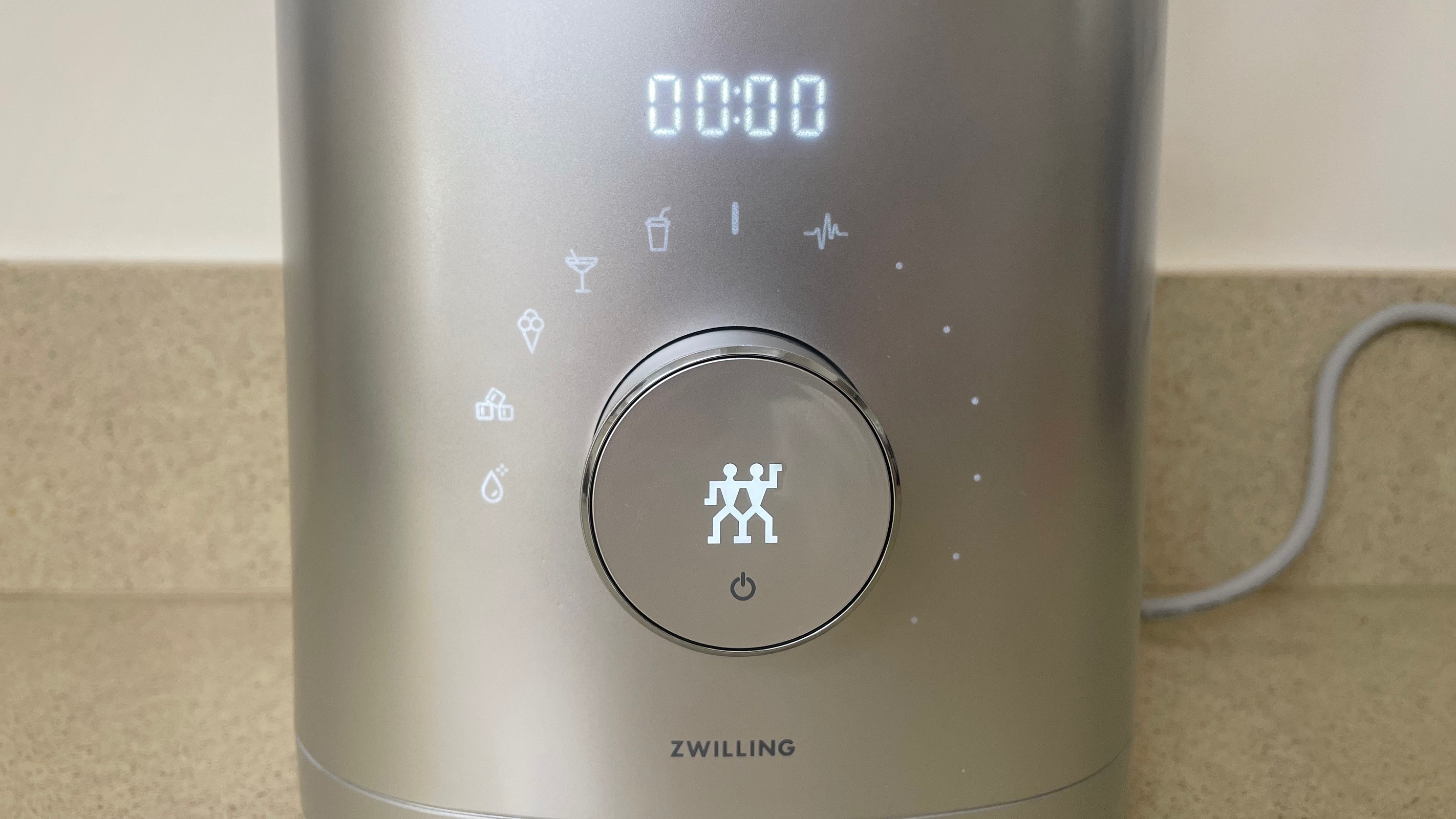 Zwilling Enfinigy Power Blender with close-up of controls