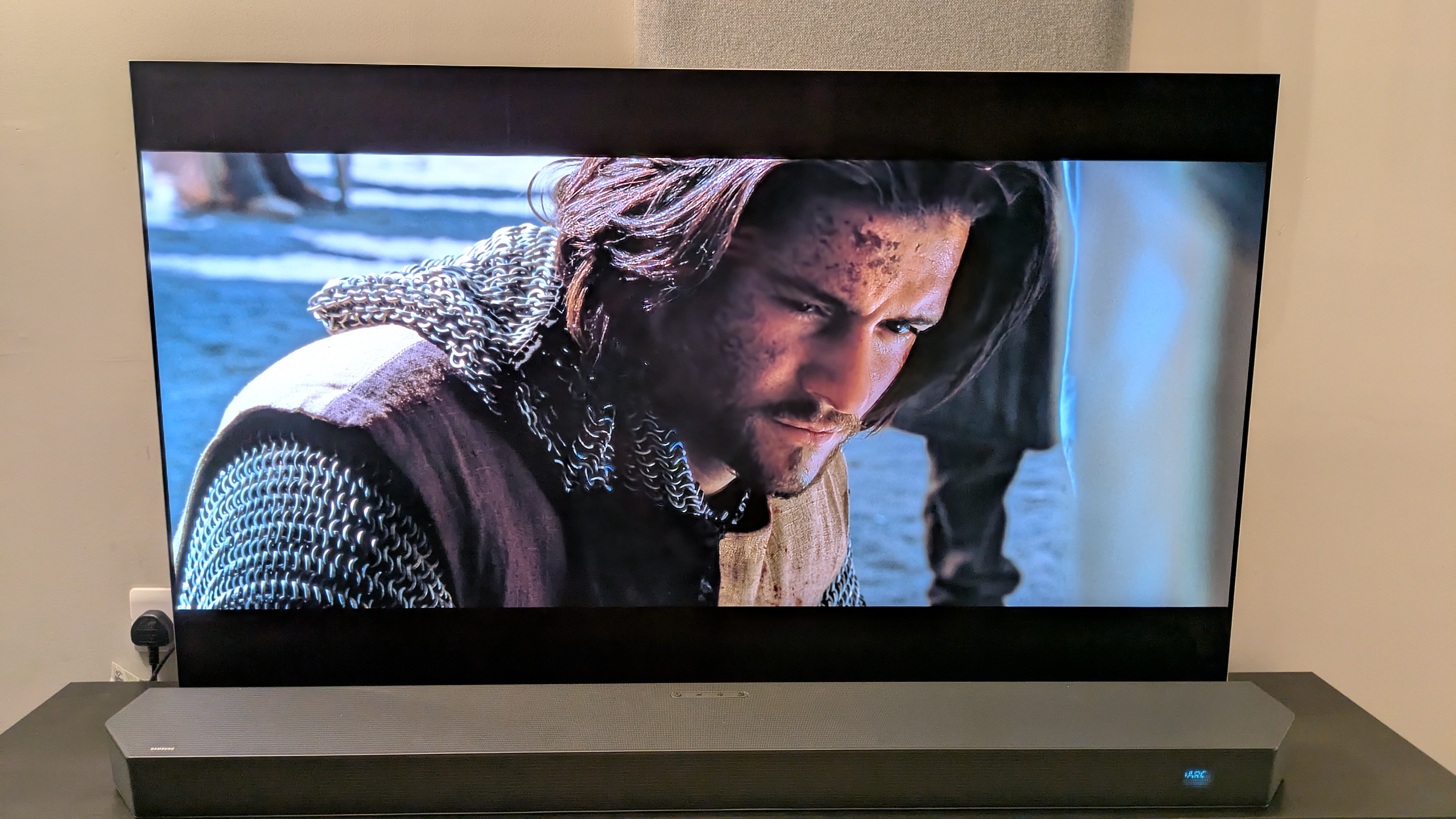 LG G5 with Kingdom of Heaven 4K Blu-ray showing Ballan de Ibelin (Orlando Bloom) on screen