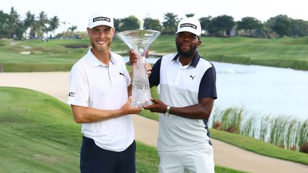 Jesper Svensson and Xolandi Shandu with the Porsche Singapore Classic trophy