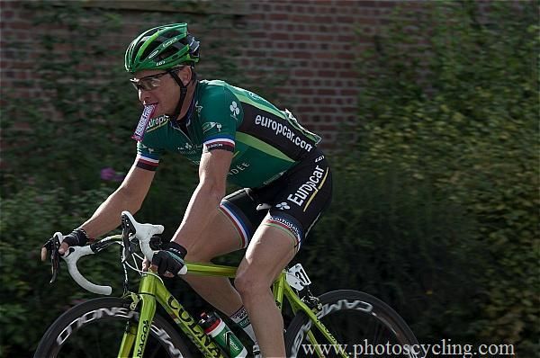Thomas Voeckler (Europcar) in the leading group.