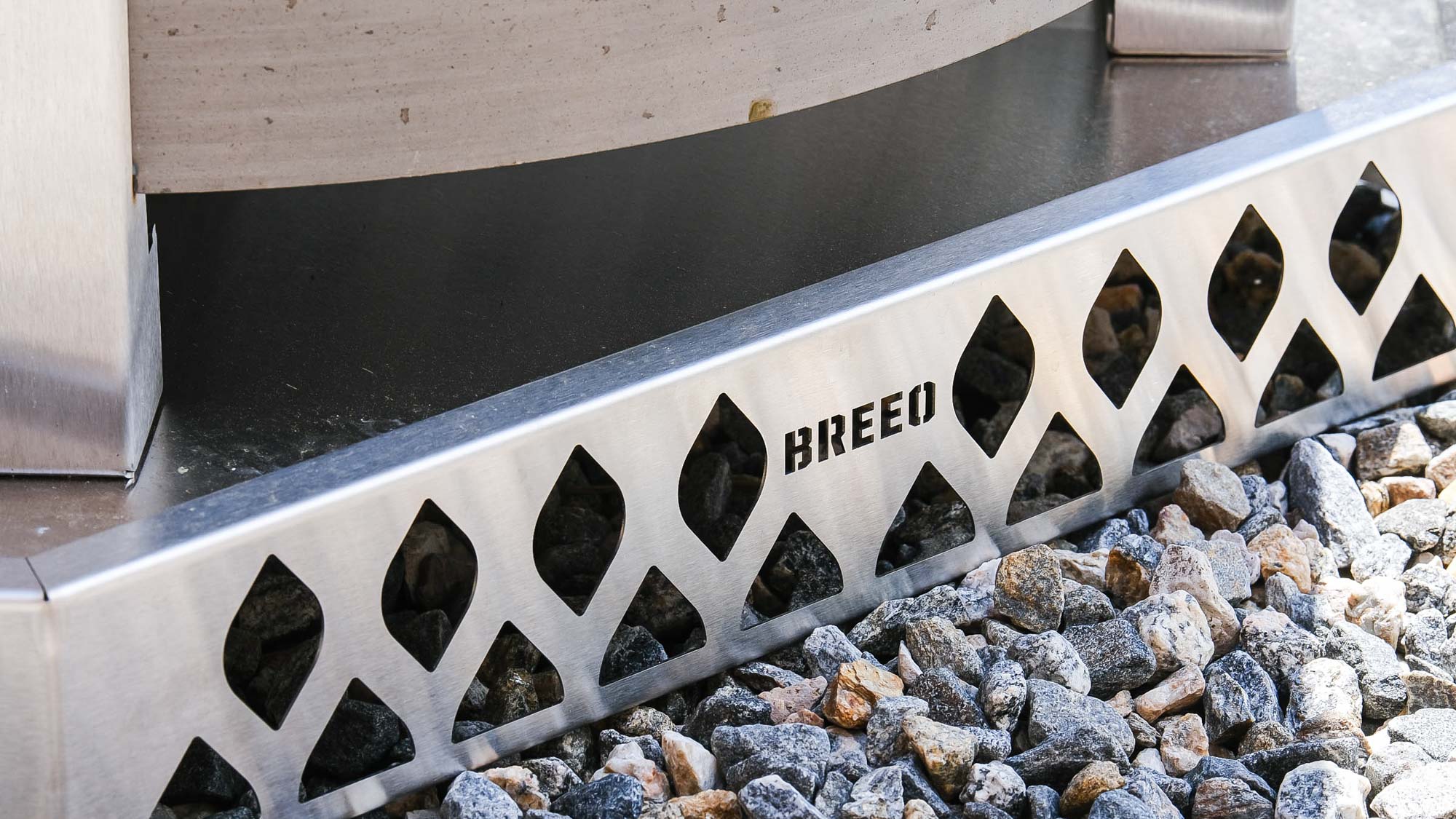 Breeo Live-fire pizza oven bundle in back yard