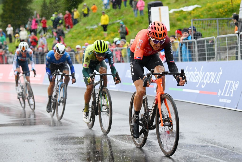 Geraint Thomas leads home Dani Martínez, Einer Rubio, and Romain Bardet atop the Passo Brocon on stage 17 of the Giro d&#039;Italia