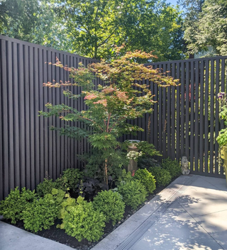 2x4 rough cedar installed vertically with the 2 inch edge facing out. This style installed between the posts is a great way to have both sides of the screen look the same.