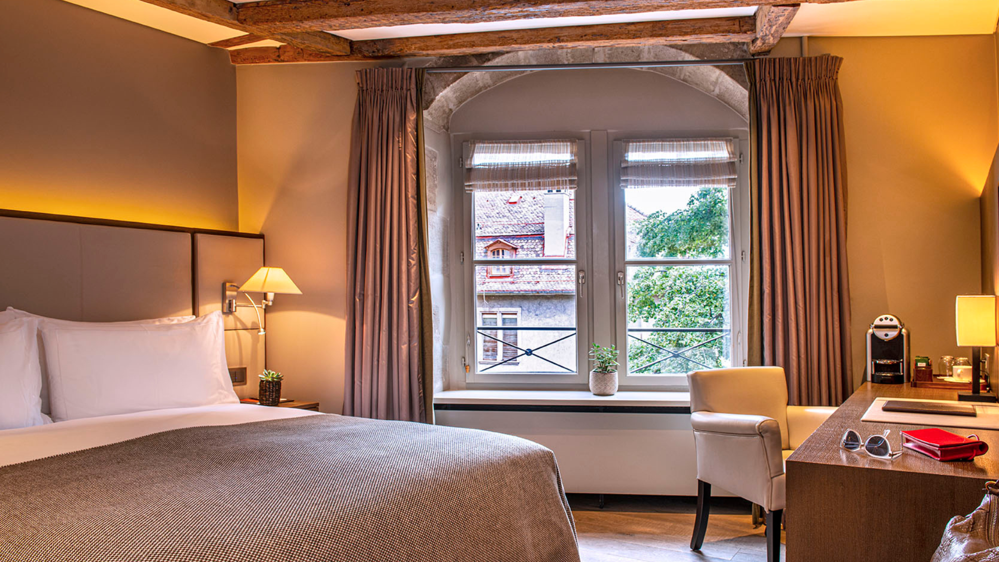 Hotel les Armures bedroom