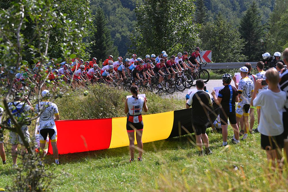 The peloton riding a neutralised stage 4 in memory of Bjorg Lambrecht at the Tour de Pologne