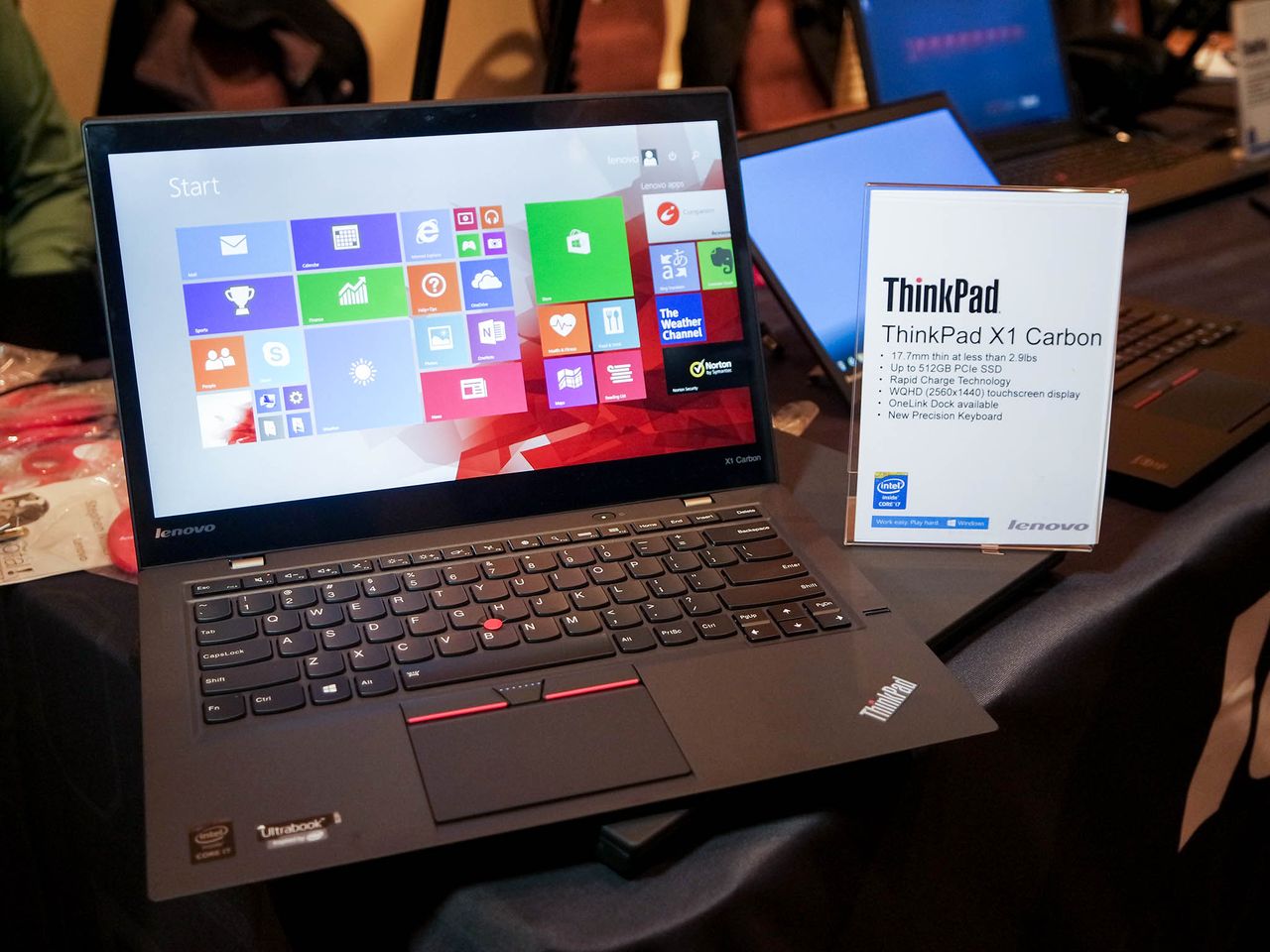 Lenovo Thinkpad X1 Carbon open