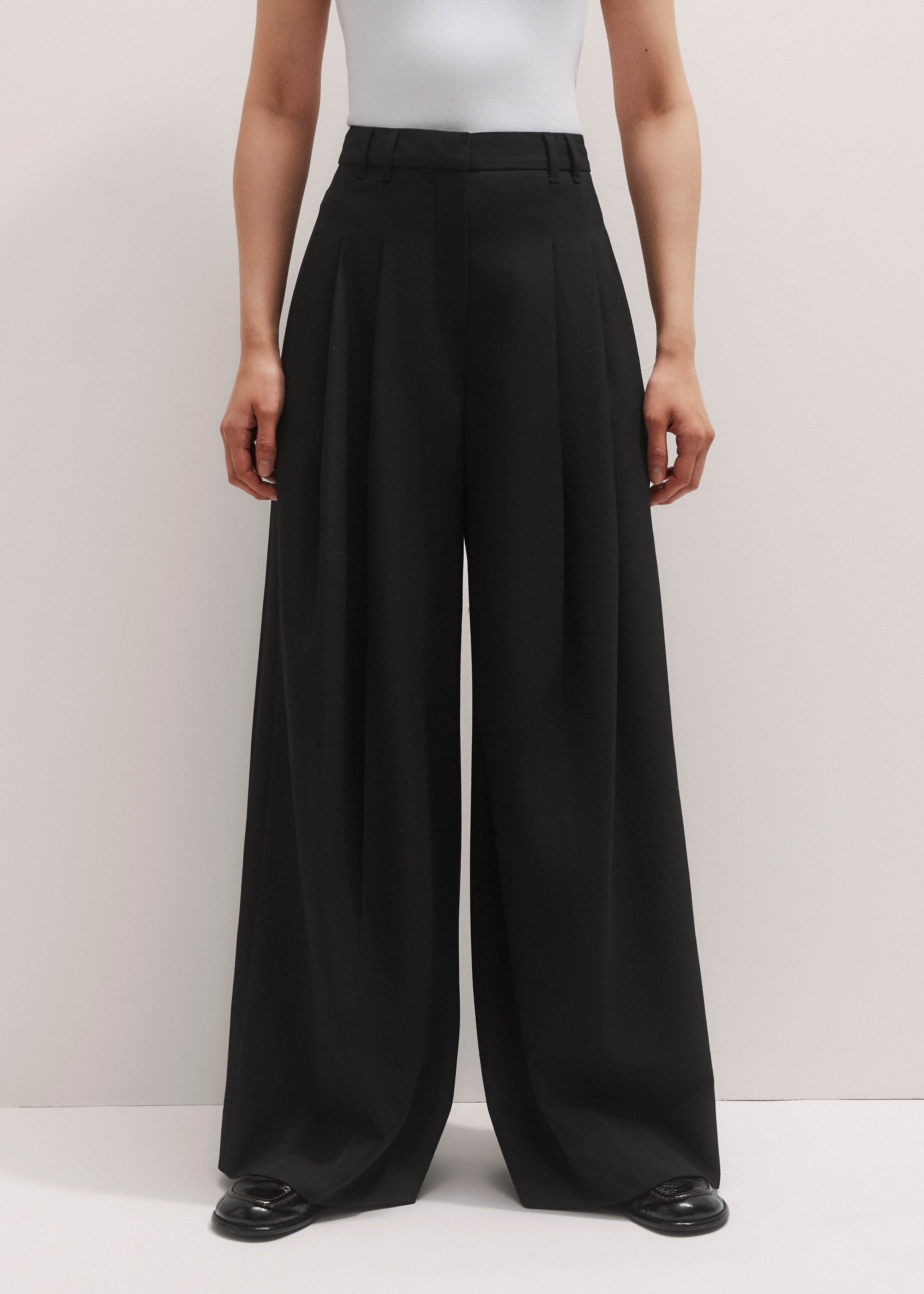 Pleated Wide-Leg Trouser