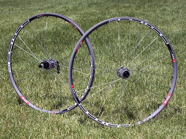 Off-road riders get their own M 1600 wheels with the same 1,600g wheelset weight.