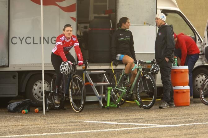 Warming up before the World Cup at Zolder with Elle Anderson (Left) Courtenay McFadden (center) and Geoff Proctor (R)