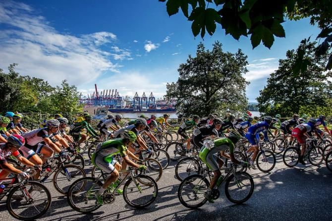 Blue skies for the peloton today