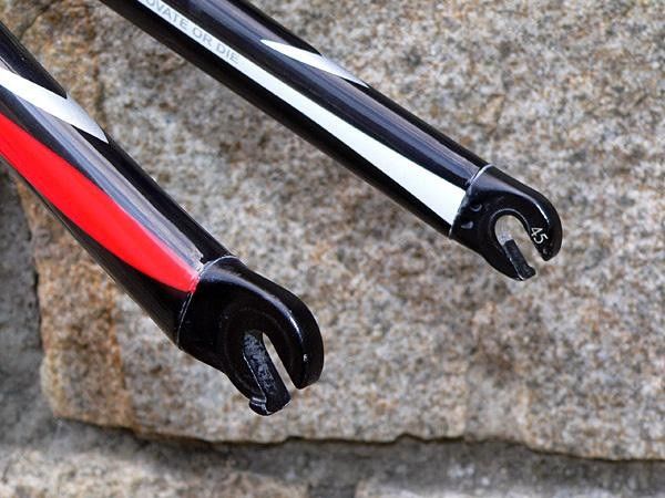 Fork dropouts are bonded aluminum.