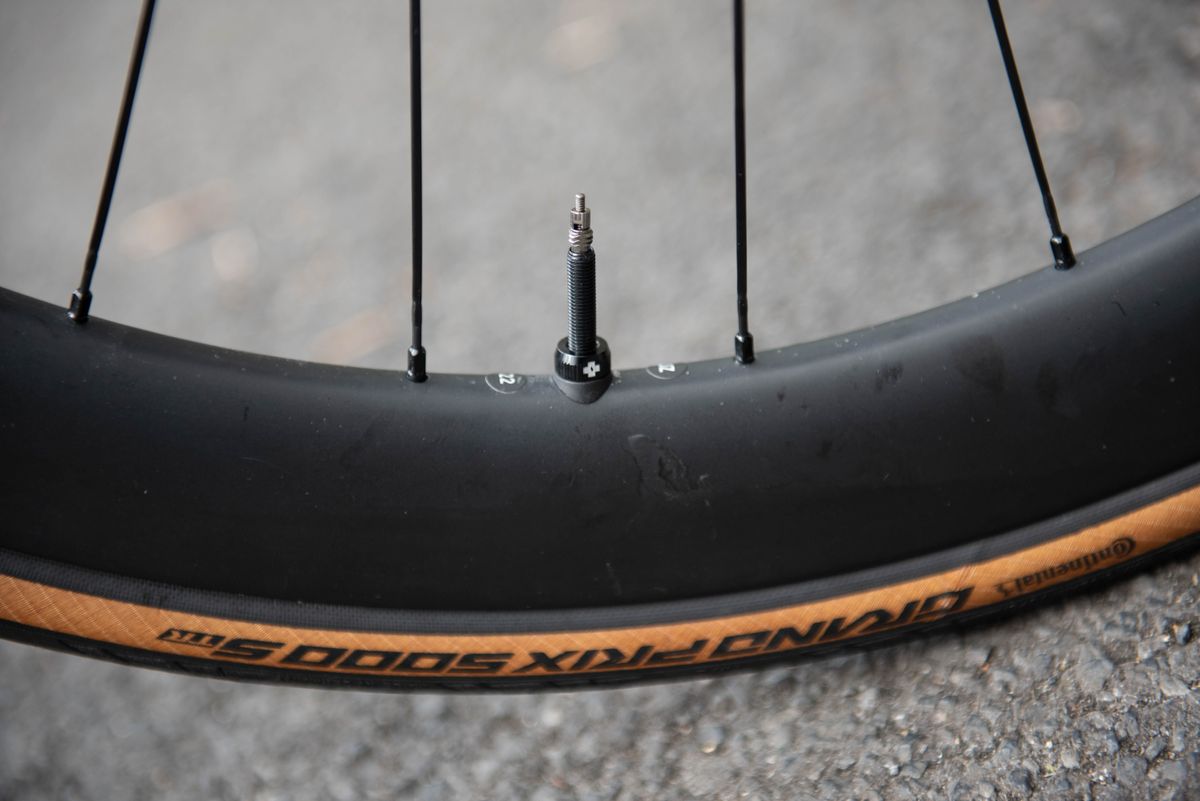 A close up of the tubeless valve on Michal Kwiatkowski's Pinarello Dogma F