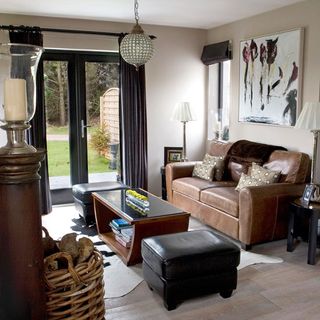 living room with leather sofa and teapoy