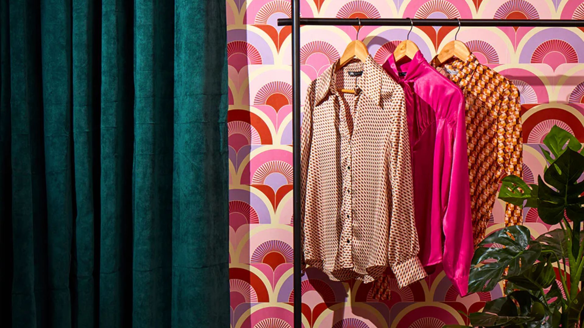 A seventies bedroom by Lust Home illustrating bedroom trends 2024