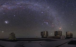 The total lunar eclipse of December 21, 2010, and the entire sky is visible from the site of ESO’s Very Large Telescope (VLT) at Cerro Paranal in Chile. 