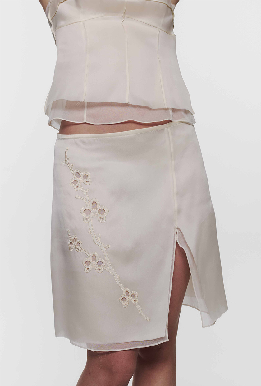 Thuyl&acirc;m, Orchid Appliqu&eacute; Skirt