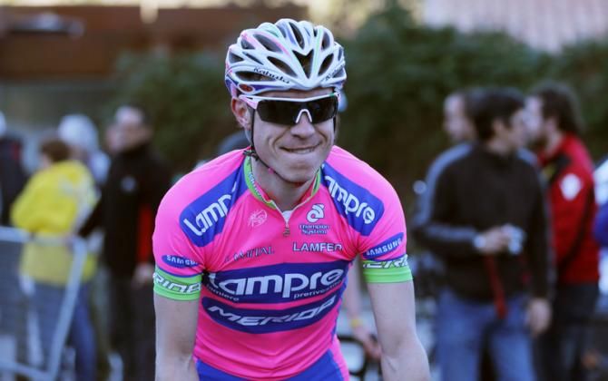 Cunego (Lampre Merida) heads to the start line