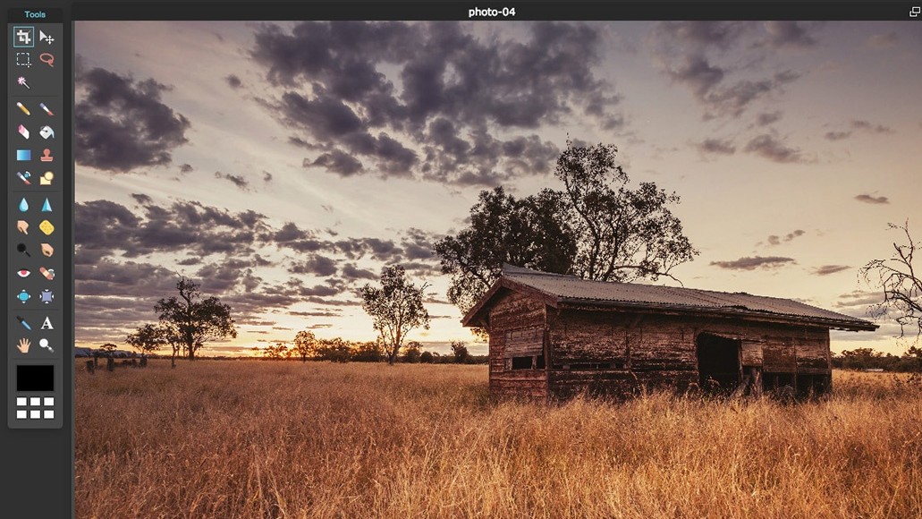 Photoshop alternatives: interface screenshot featuring farmhouse