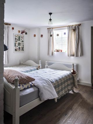 cottage bedroom with twin beds