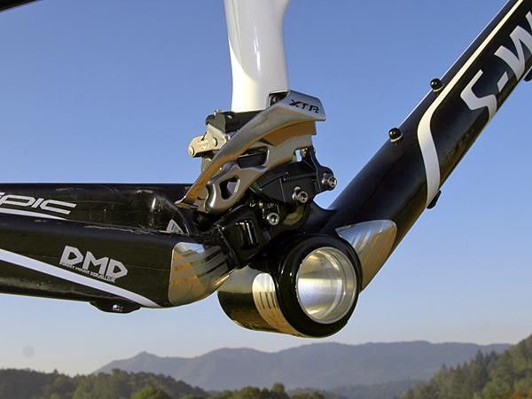 The DMD-style mounting is based on Shimano's E-Type system but eliminates the bulky bottom bracket-mounted plate.