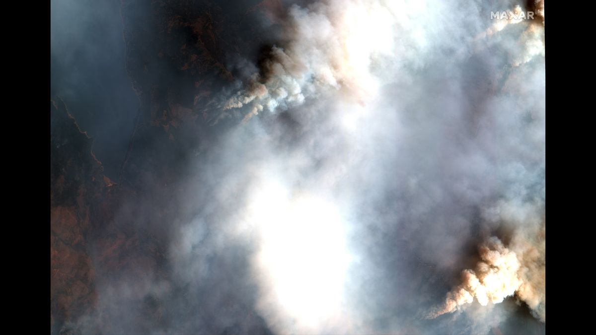 Earth observation satellites of U.S operator Maxar Technologies captured detailed images of devastating fires raving northern California. The images, taken on Sunday, August 8, show areas hit by the Dixie wildfire, the second most devastating wildfire in California&rsquo;s history. This natural colour image shows the area around Lake Almanor.