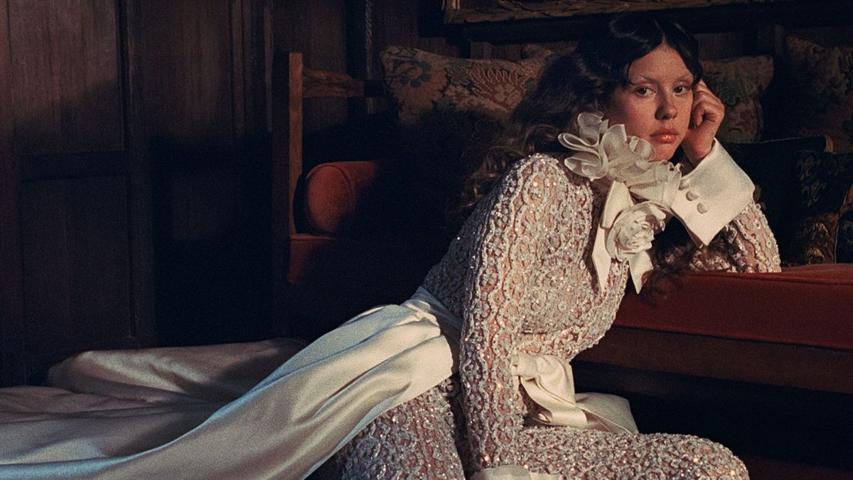 Mia Goth Told Us Why She Got Emotional Seeing Jacob Elordi's Frankenstein Costume for the First Time