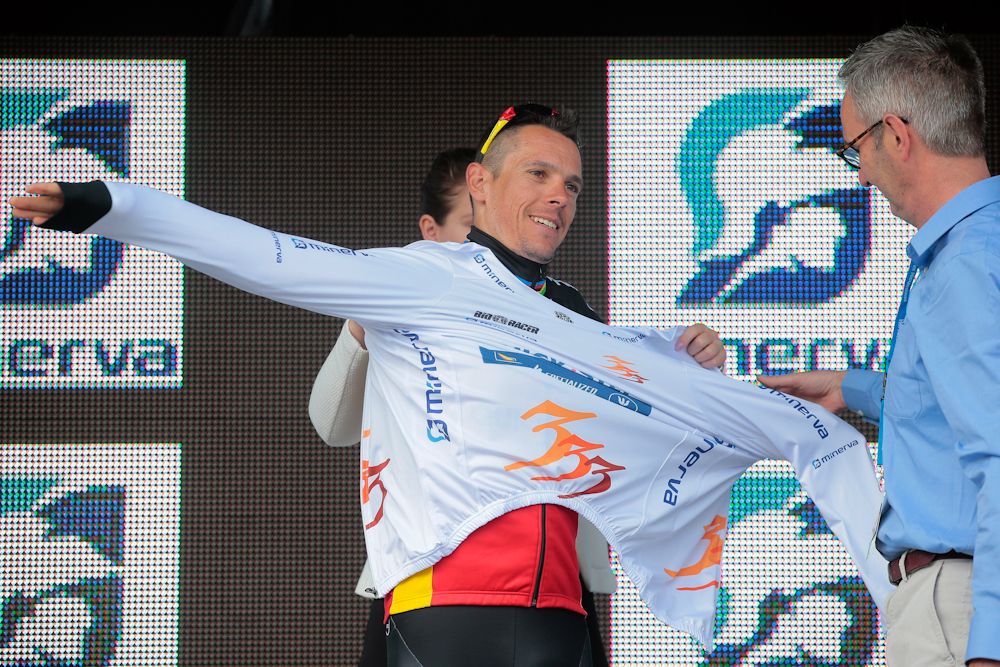 Philippe Gilbert puts o the leader's jersey after stage 2 ay Three Days of De Panne.