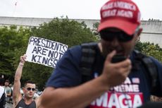 Protesters outside DC courthouse for Trump arraignment