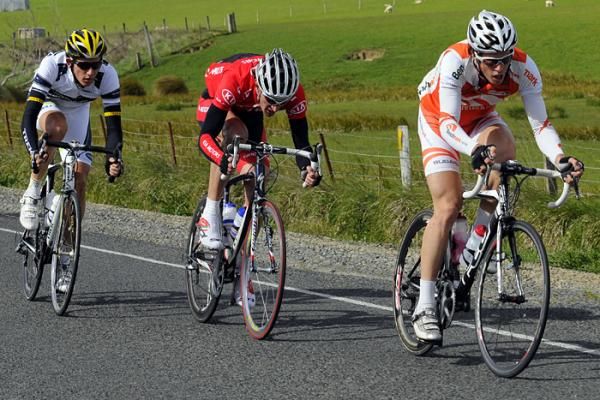 Three riders escape the peloton