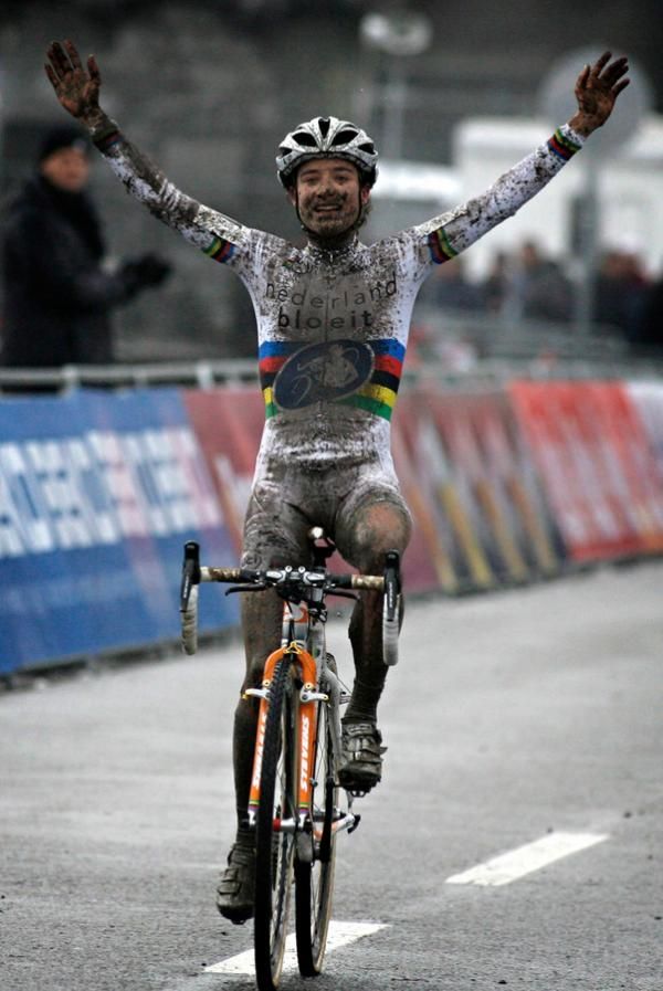Vos continues her spectacular 2011 with victory in Namur.