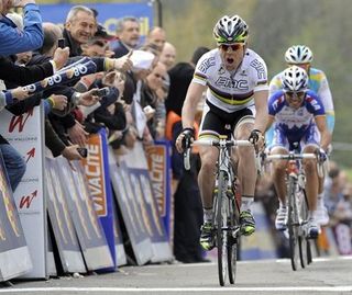Cadel Evans (BMC) races to a win at La Fléche Wallonne