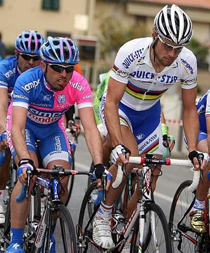 Giuliano Figueras (Lampre-Fondital) keeps an eye on Tom Boonen
