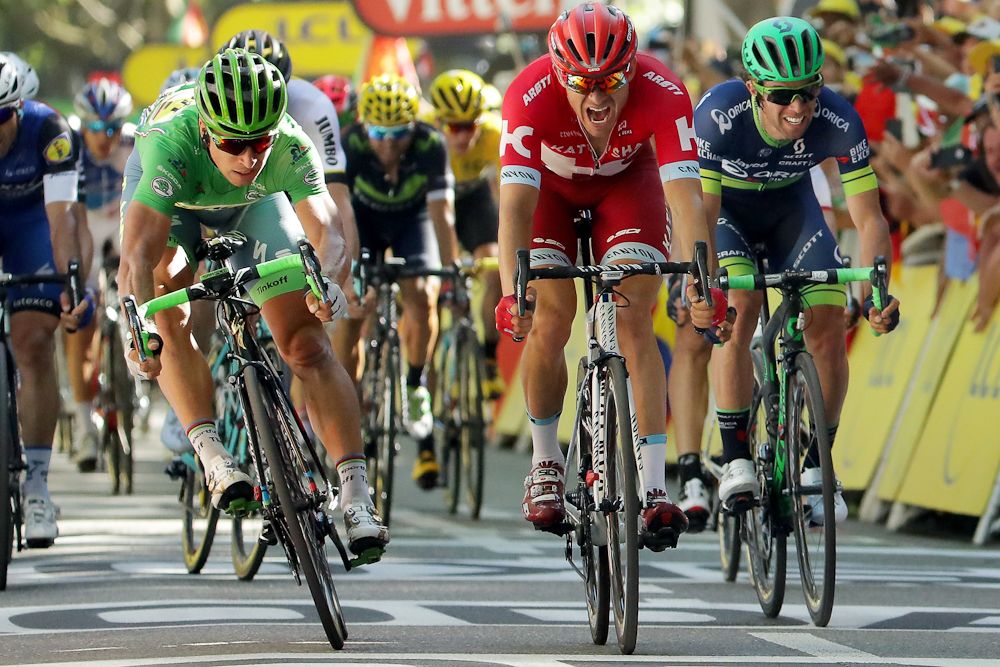 Alexander Kristoff loses out to Peter Sagan during stage 16 in another photo finish.