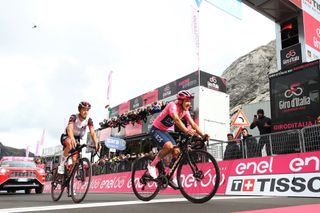 Richard Carapaz loses time on stage 20 of the 2022 Giro