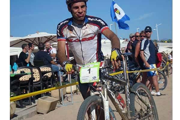 Jean Christophe Peraud (Team Massi) visited the beach at the Roc d'Azur
