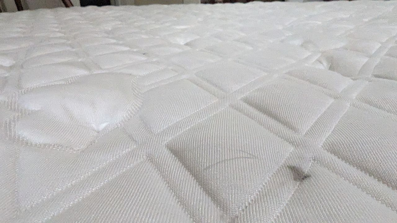 Puffy Royal Hybrid mattress review image