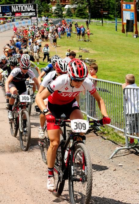 Lea Davison (Specialized) leading out the elite women at the start in Windham