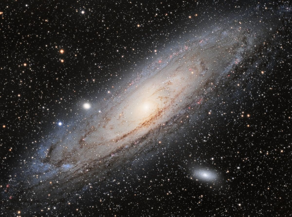 Andromeda Galaxy Glitters in Spectacular Photo by