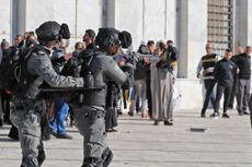 Israeli police at Al-Aqsa Mosque
