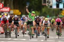 André Greipel (Lotto Soudal) wins the stage 5 bunch sprint at the Tour de France