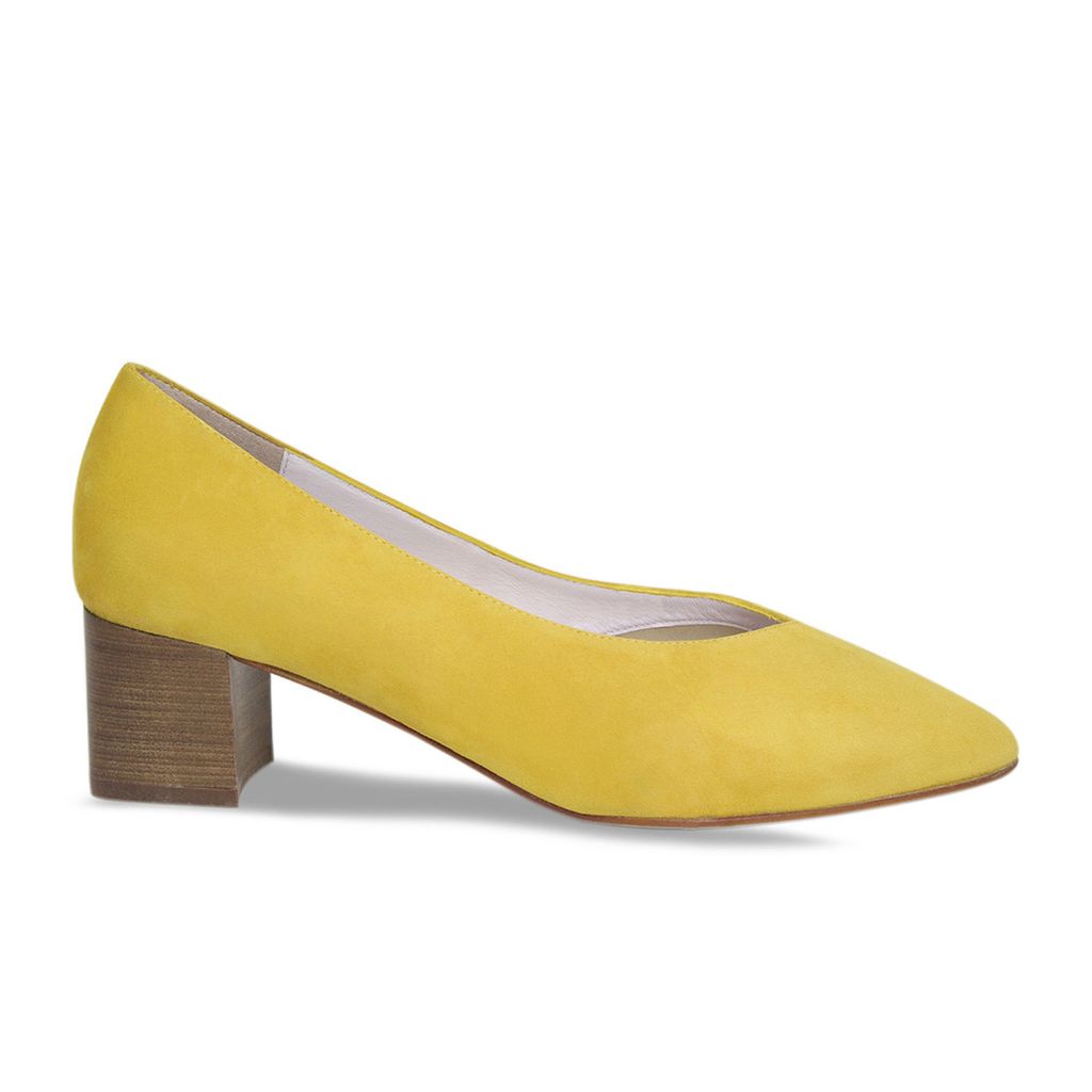 fashionable wide fitting shoes