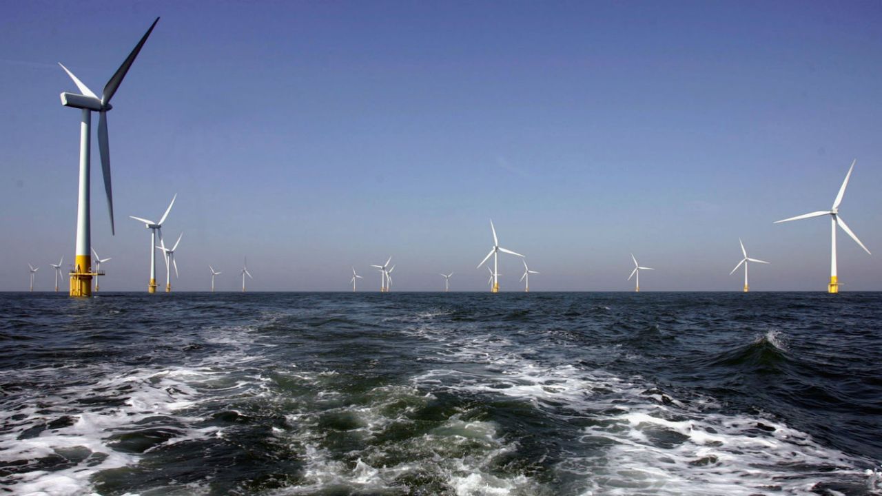 Britain&amp;#039;s largest offshore windfarm off the Great Yarmouth coastline 