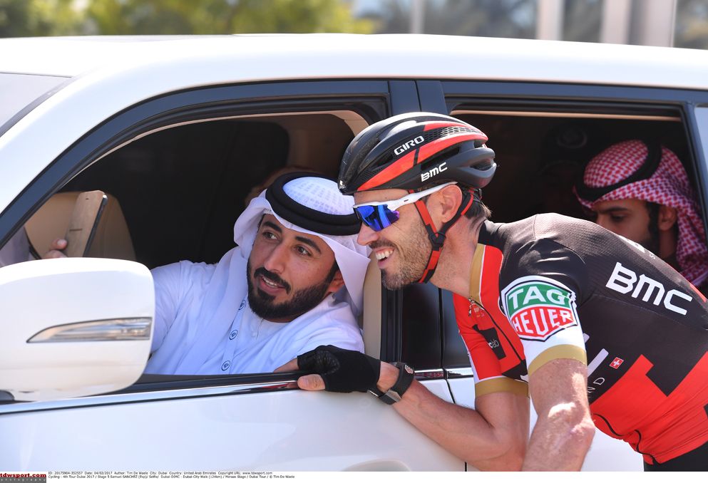Samuel Sanchez (BMC Racing) takes time out from the action