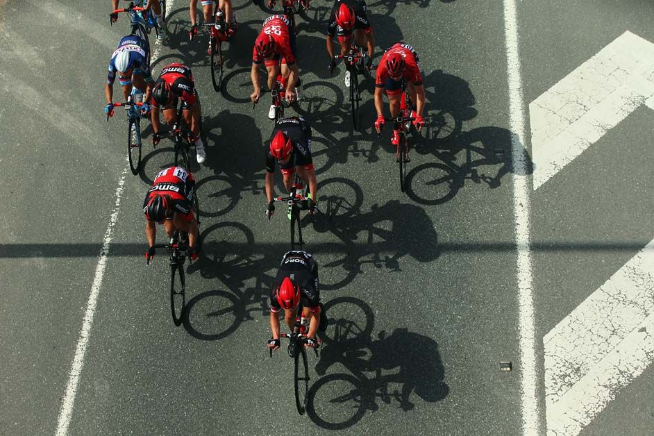 BMC and Bora Argon try to take control of the peloton