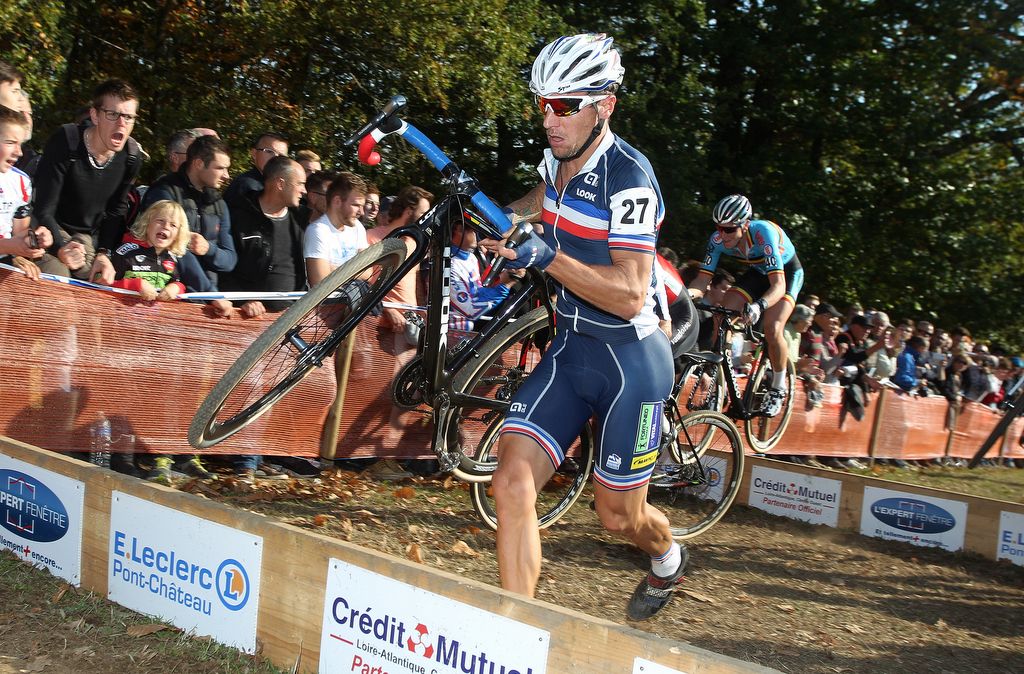 Francis Mourey (France) opted to carry his bike while others chose to jump