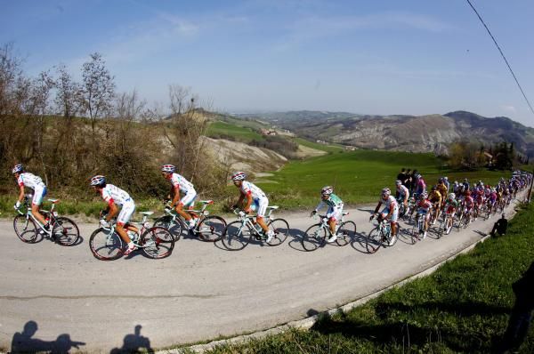 Androni Giocattoli control the peloton in the hills